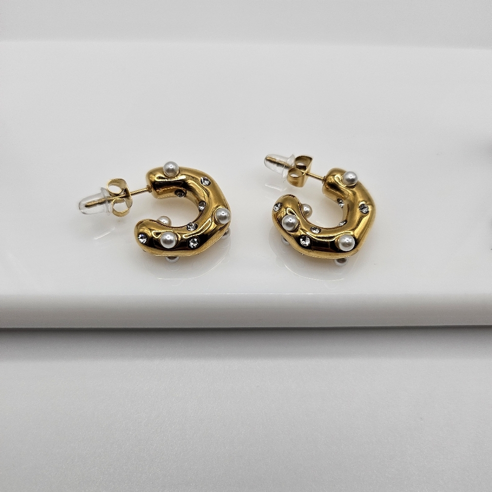 🆕️Faux pearl gold-tone stainless steel cuff hoop earrings